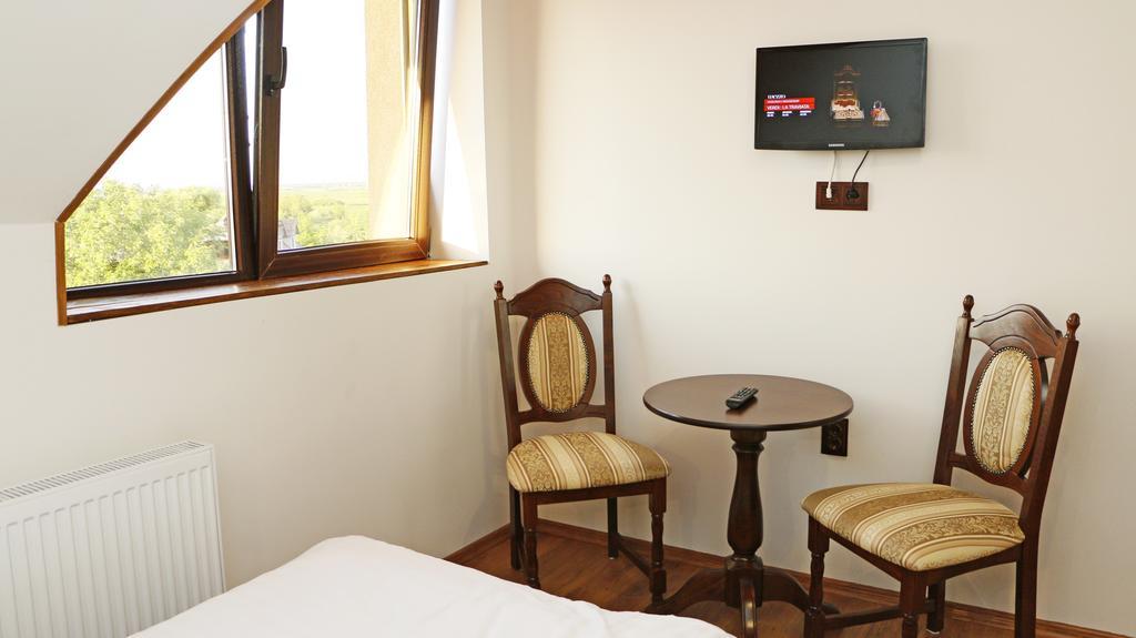 Hanu Lui Gica Spa Satu Mare Habitación foto